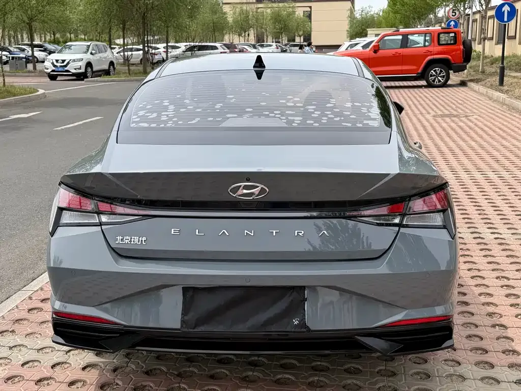 Hyundai Elantra — фото 4