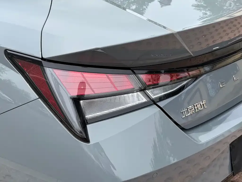 Hyundai Elantra — фото 2