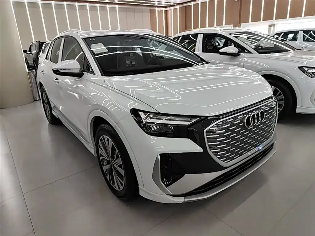 Audi Q4 e-tron — фото 3
