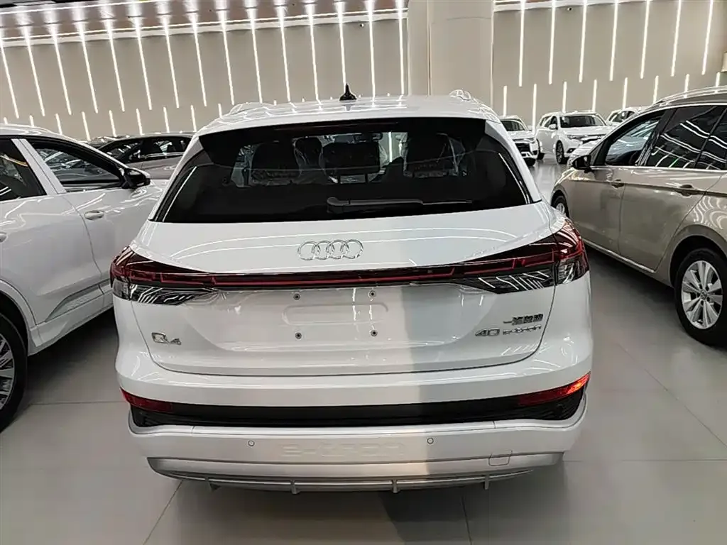 Audi Q4 e-tron — фото 9