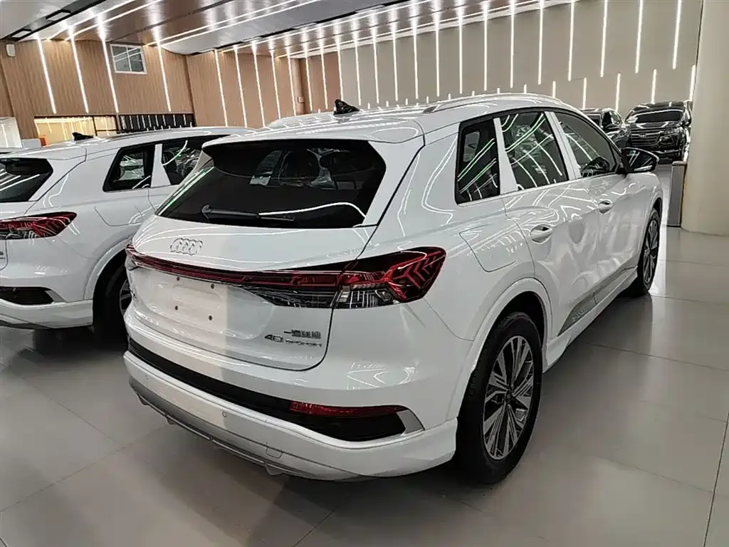 Audi Q4 e-tron — фото 5