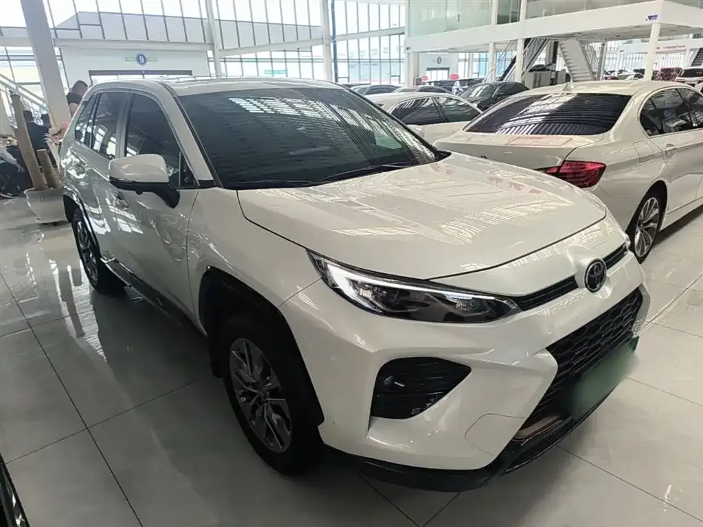 Toyota Wildlander — фото 10