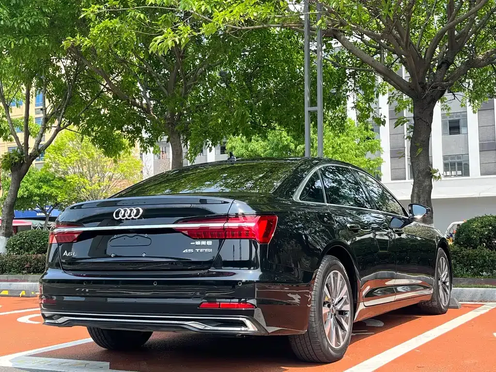 Audi A6L — фото 9