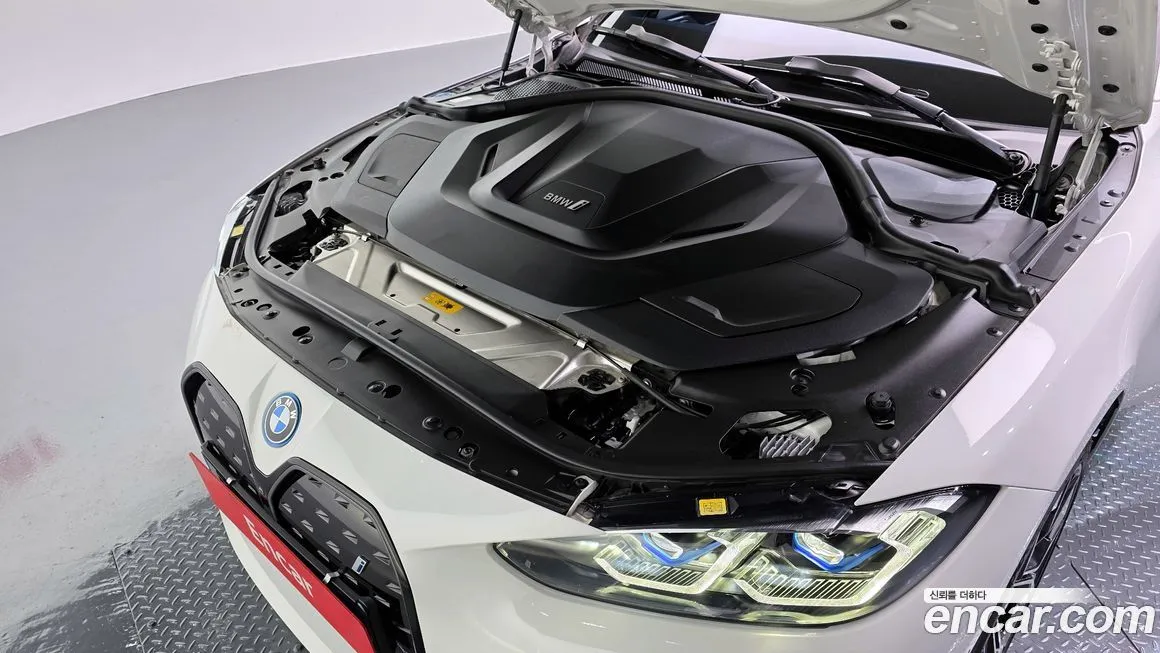 BMW i4 — фото 8