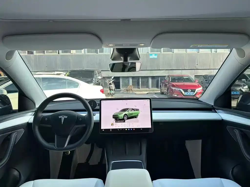 Tesla Model Y — фото 2