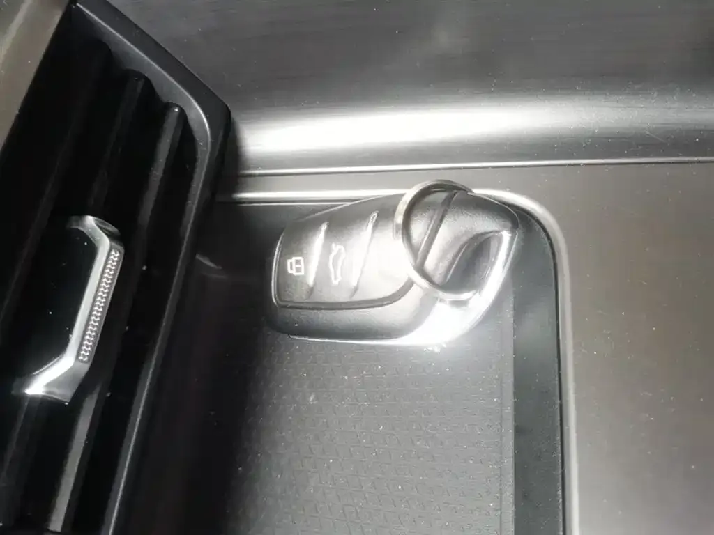 Roewe D5X DMH 2024 из CN, фото 3