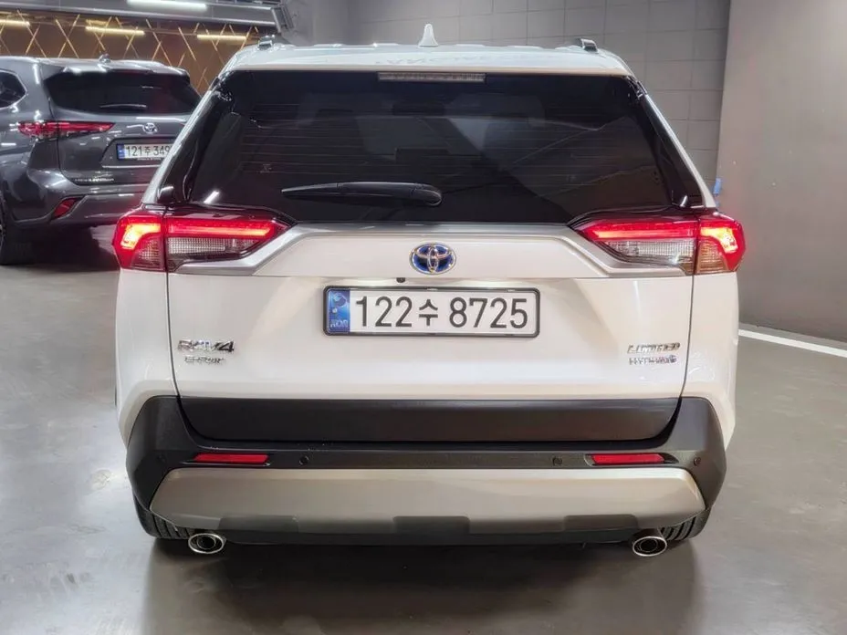 Toyota RAV4 — фото 7
