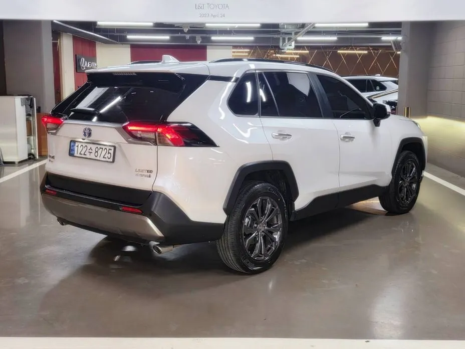 Toyota RAV4 — фото 9