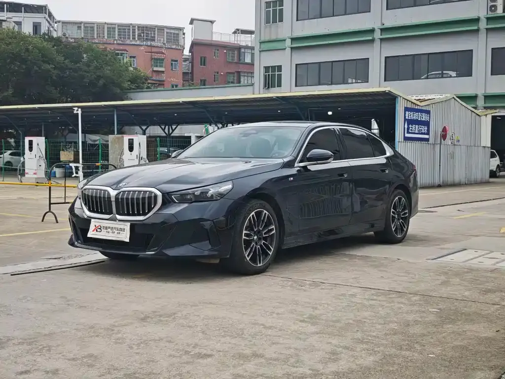 BMW 5 Series — фото 1