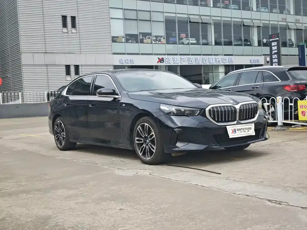 BMW 5 Series — фото 10