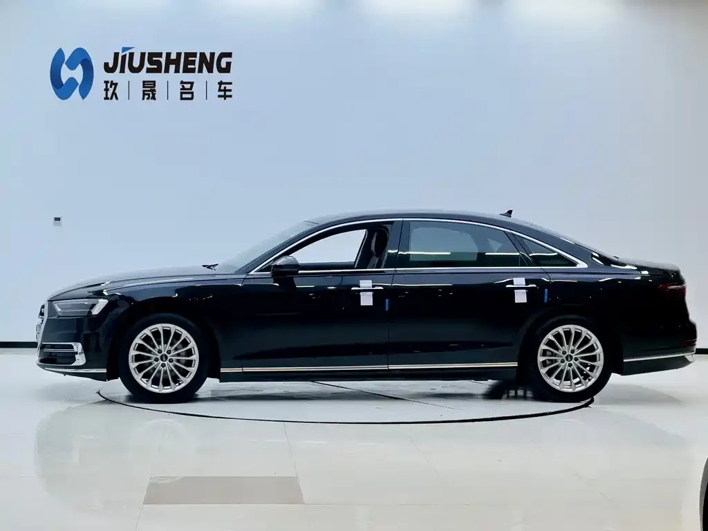Audi A8 — фото 2