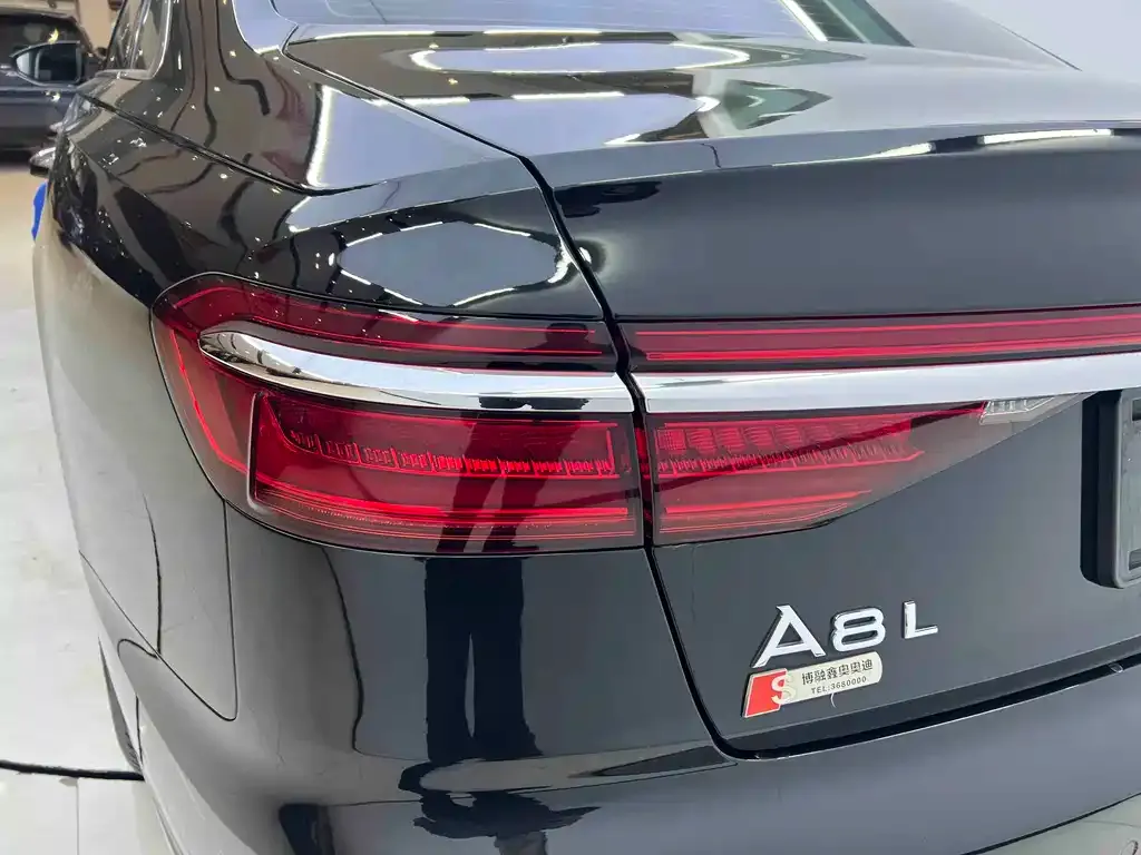 Audi A8 — фото 6