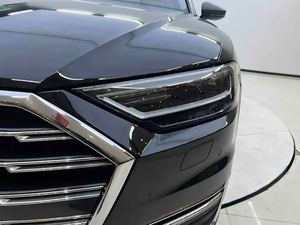 Audi A8 — фото 7