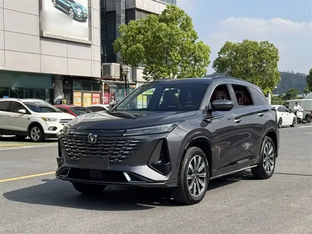 Changan CS75PLUS — фото 1