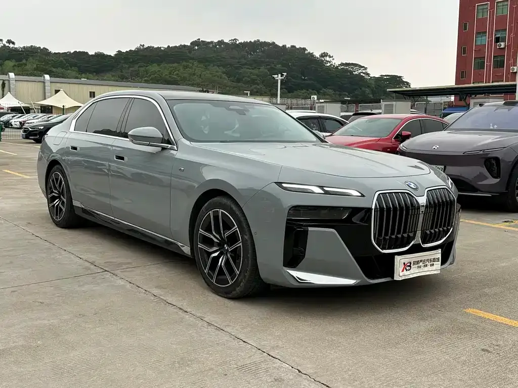 BMW 7 Series 2024 из CN, фото 9