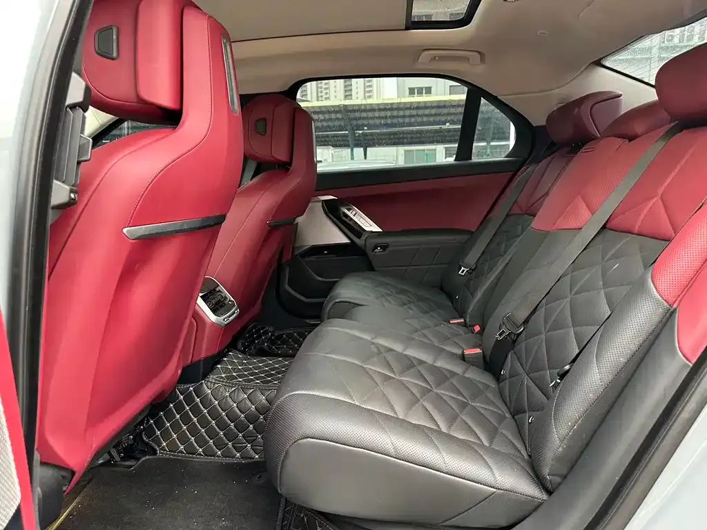 BMW 7 Series 2024 из CN, фото 6