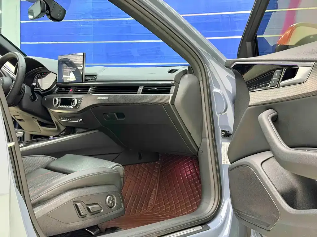 Audi A4L 2022 из CN, фото 4