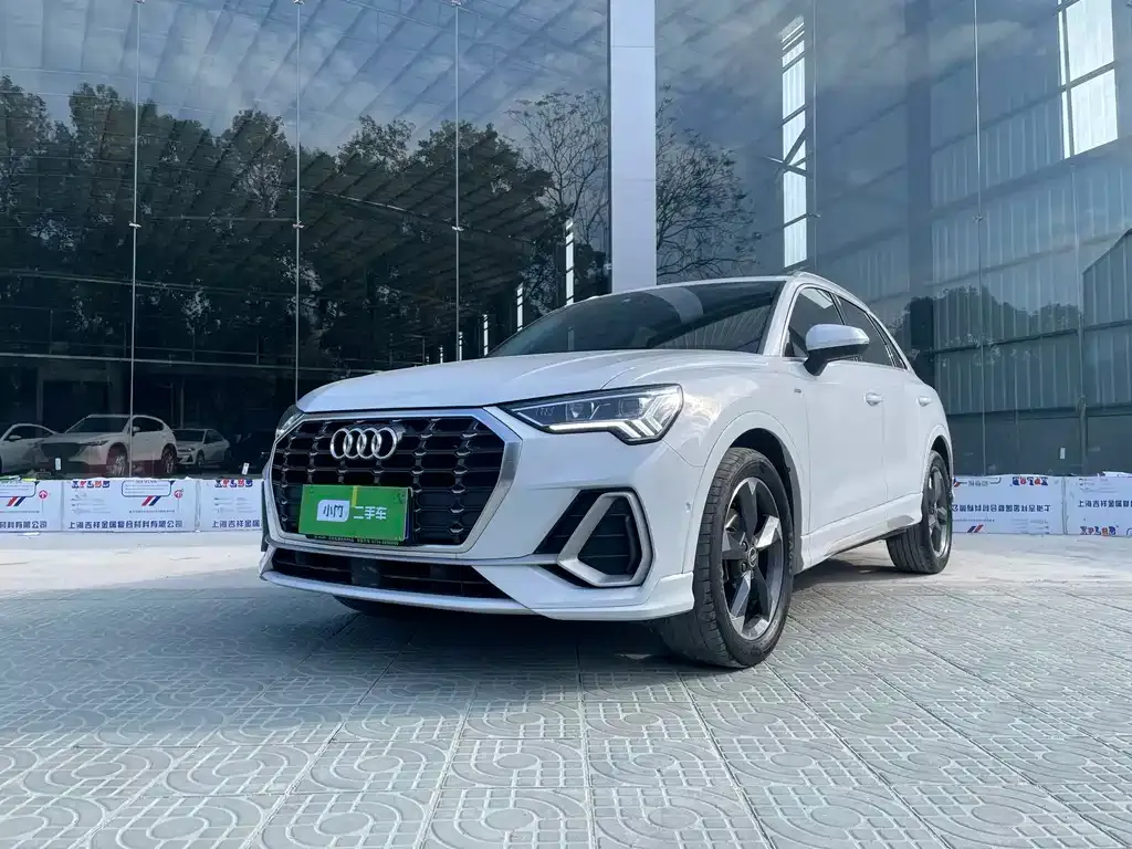 Audi Q3 — фото 1