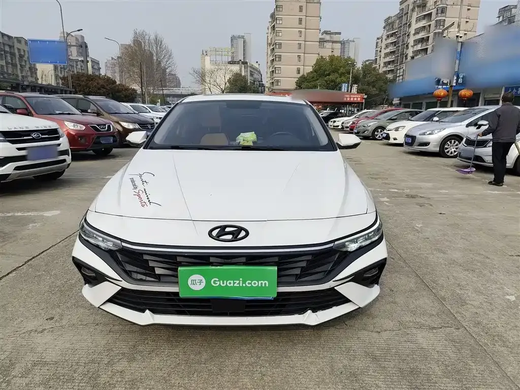 Hyundai Elantra — фото 10