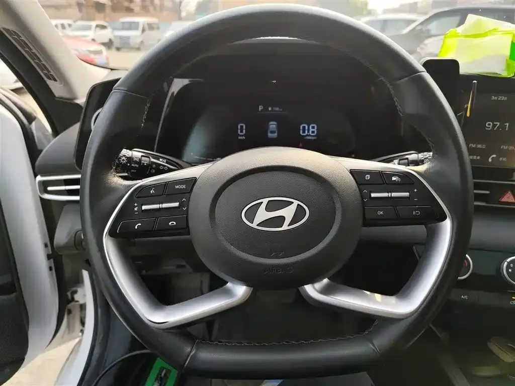 Hyundai Elantra — фото 6