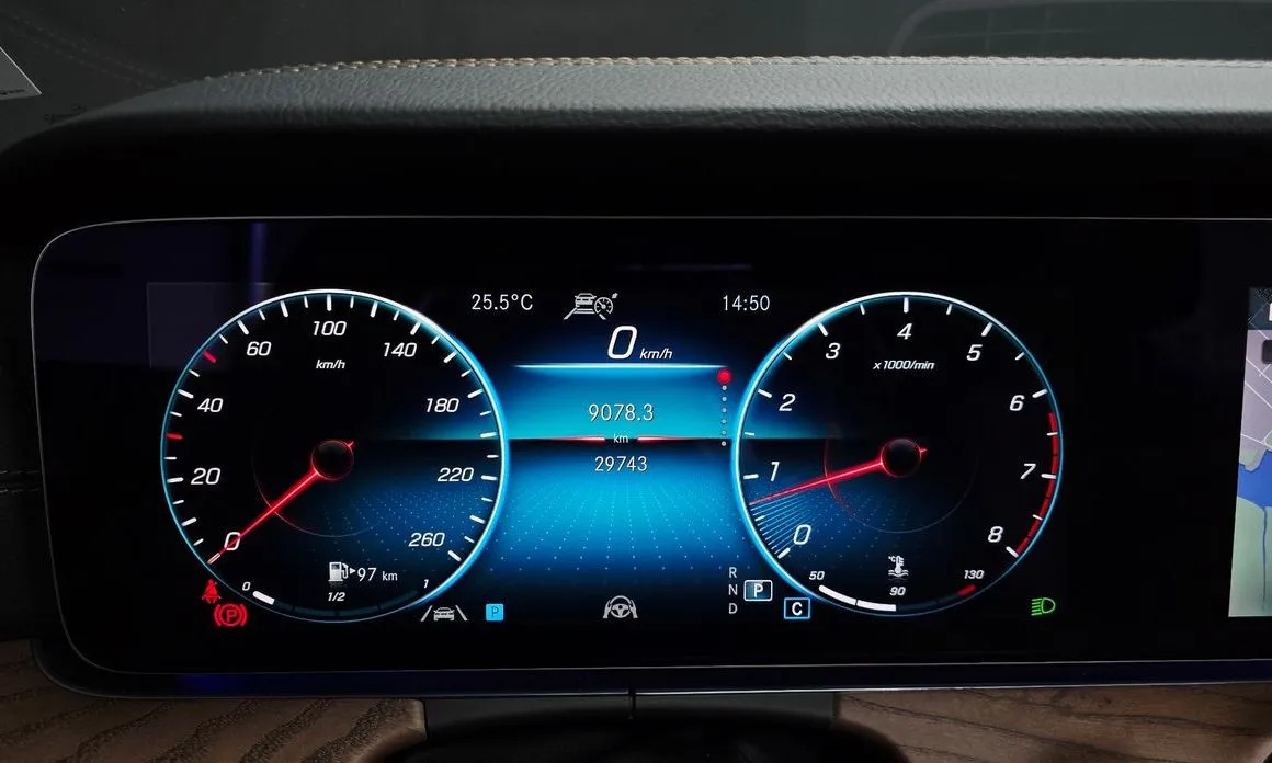 Mercedes-Benz E-Class 2023 из KR, фото 2