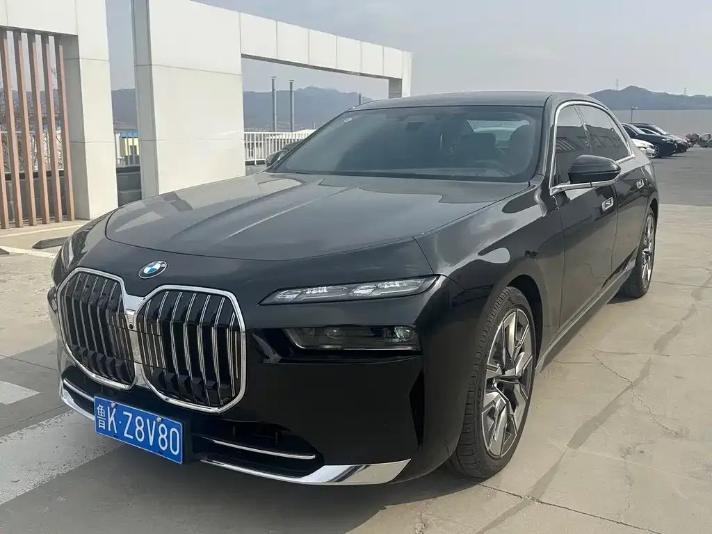 BMW 7 Series — фото 1