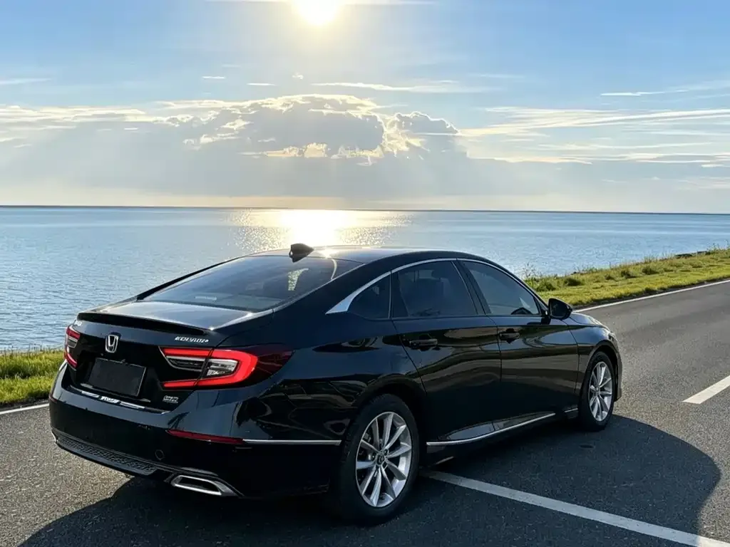 Honda Accord — фото 3