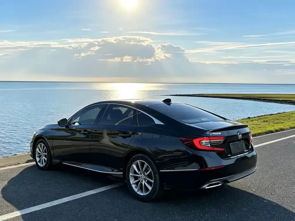 Honda Accord — фото 5