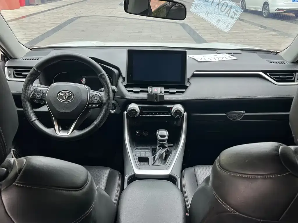 Toyota RAV4 — фото 2