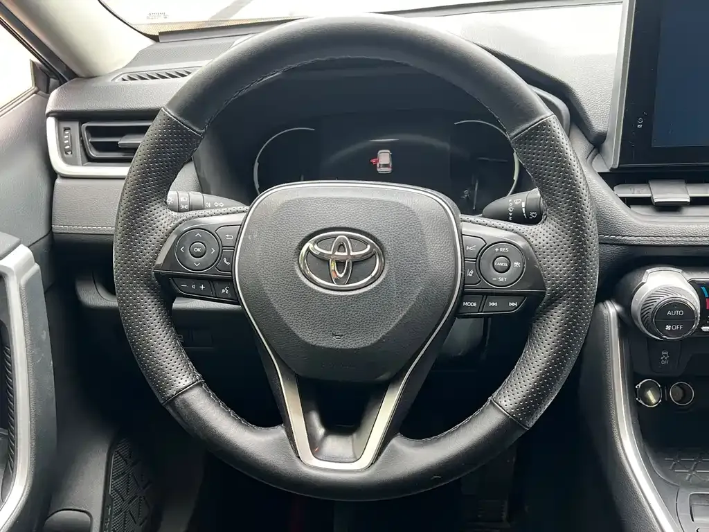 Toyota RAV4 — фото 3