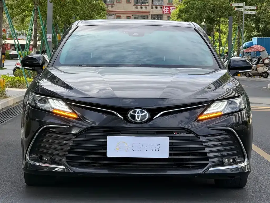 Toyota Camry — фото 9