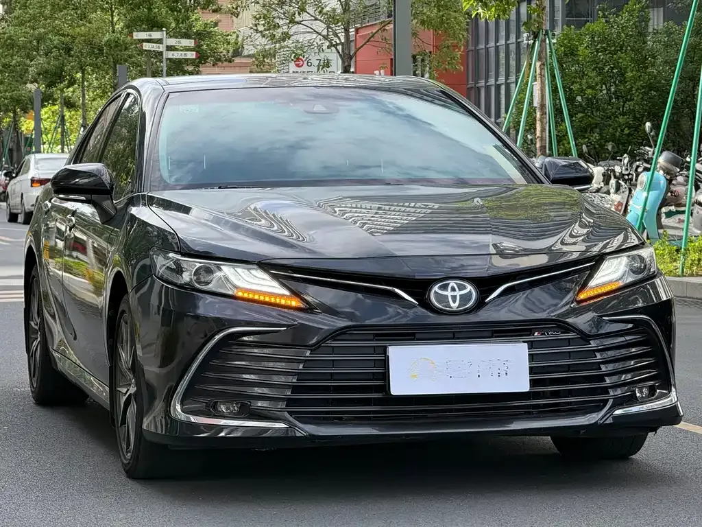 Toyota Camry — фото 7