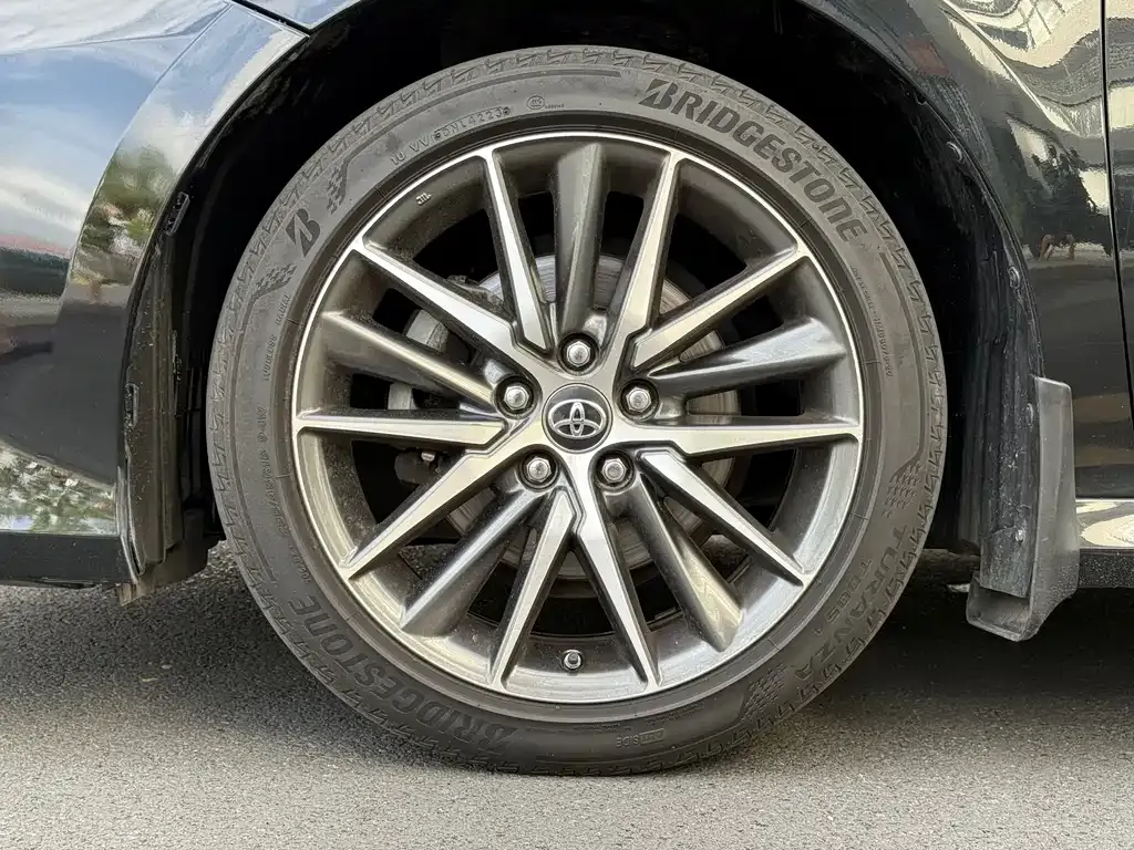 Toyota Camry — фото 10