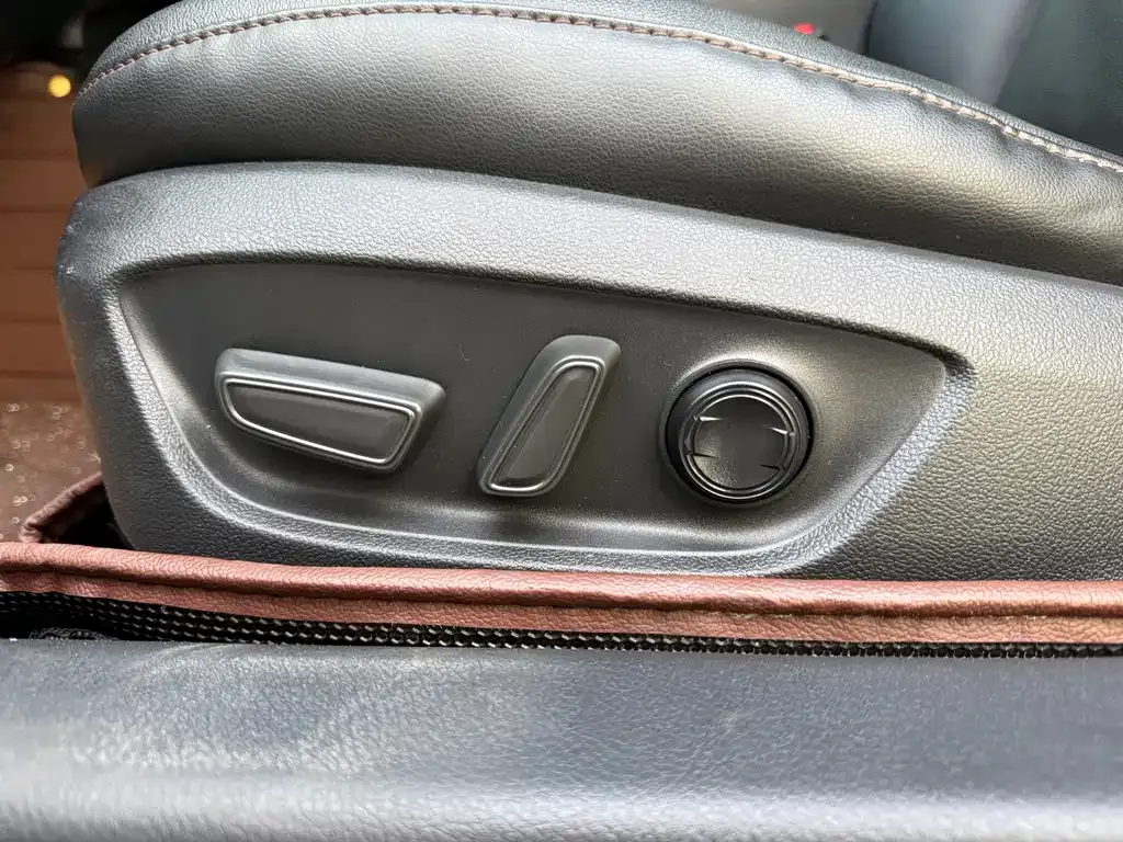 Toyota Camry — фото 5