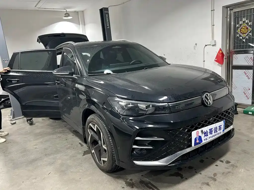 Volkswagen Tiguan L — фото 9