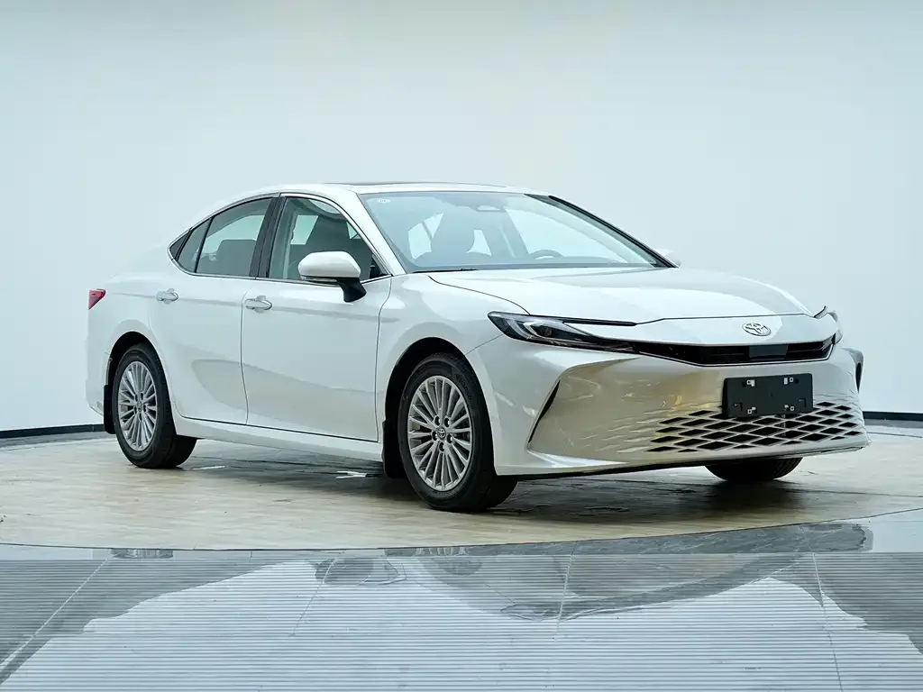 Toyota Camry — фото 9