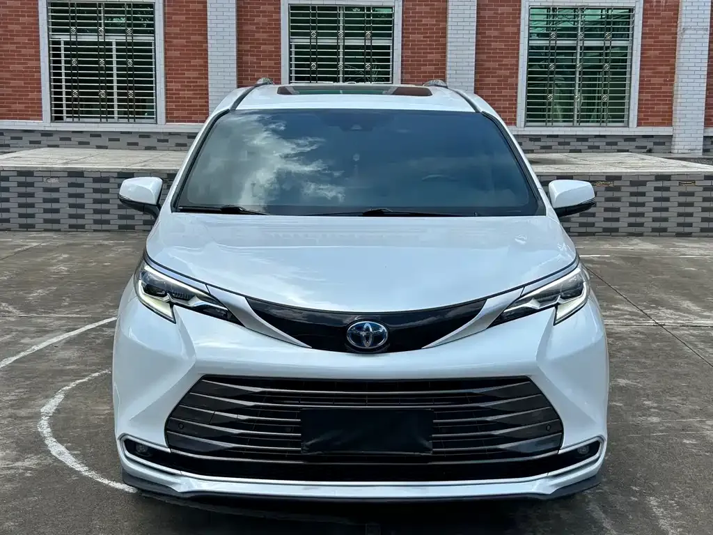 Toyota Sienna — фото 10