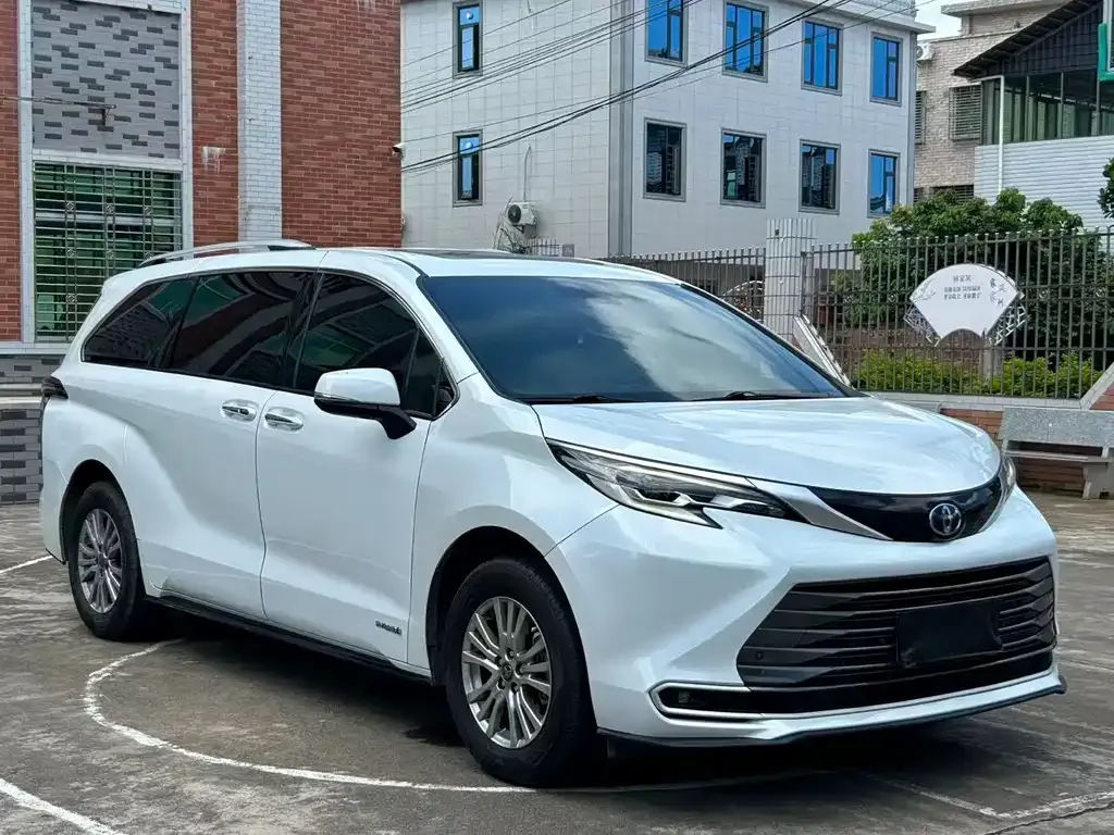 Toyota Sienna — фото 2