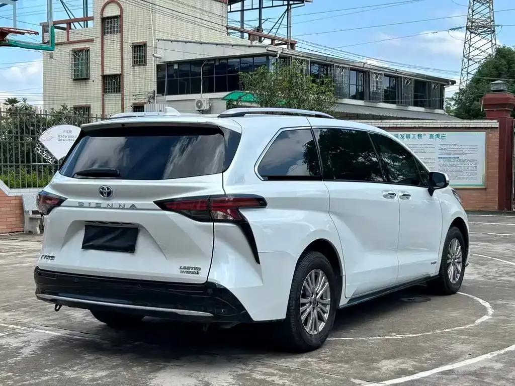 Toyota Sienna — фото 7