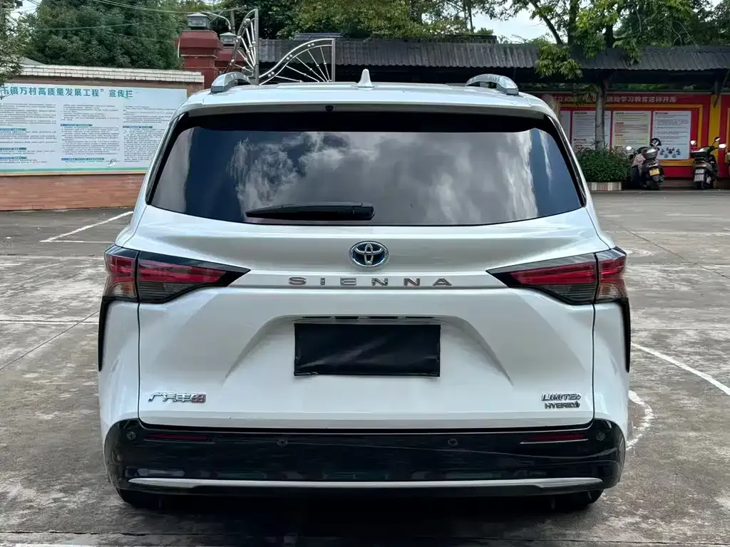 Toyota Sienna — фото 4