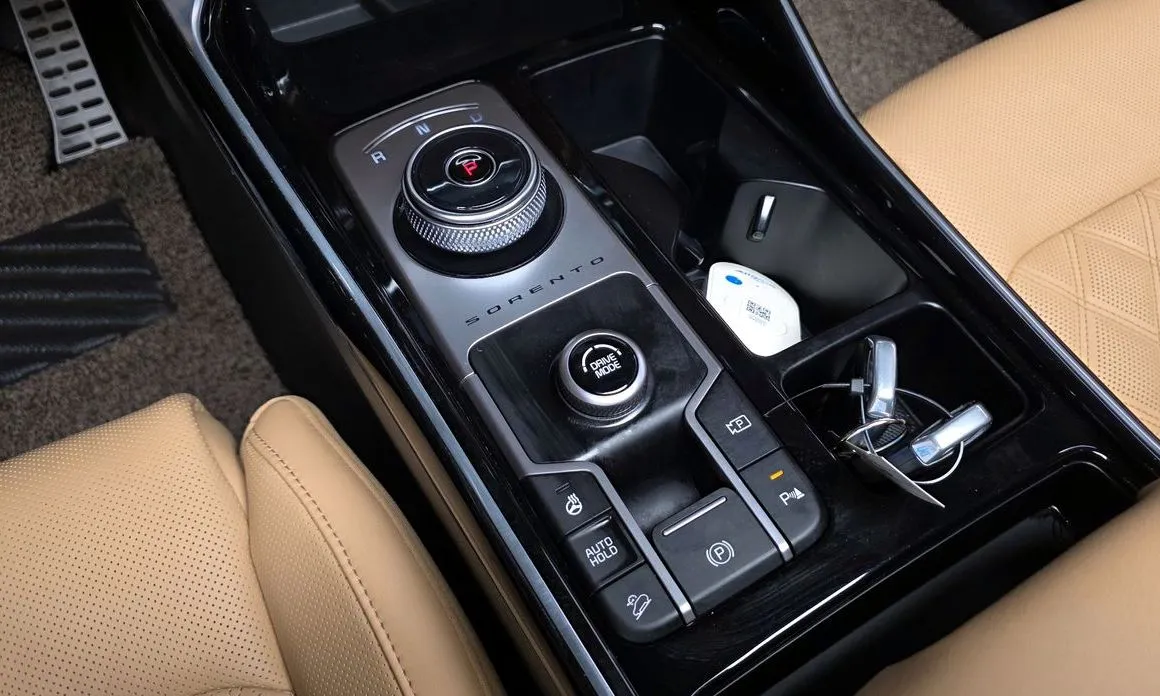 Kia Sorento — фото 9