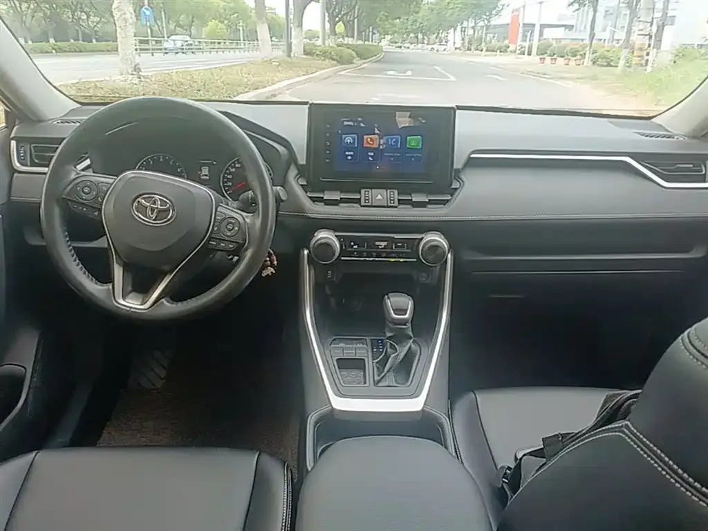 Toyota RAV4 — фото 5