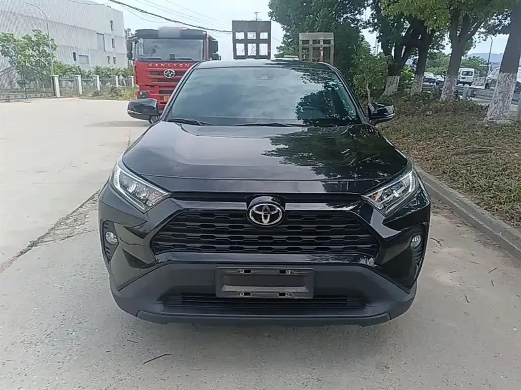 Toyota RAV4 — фото 6