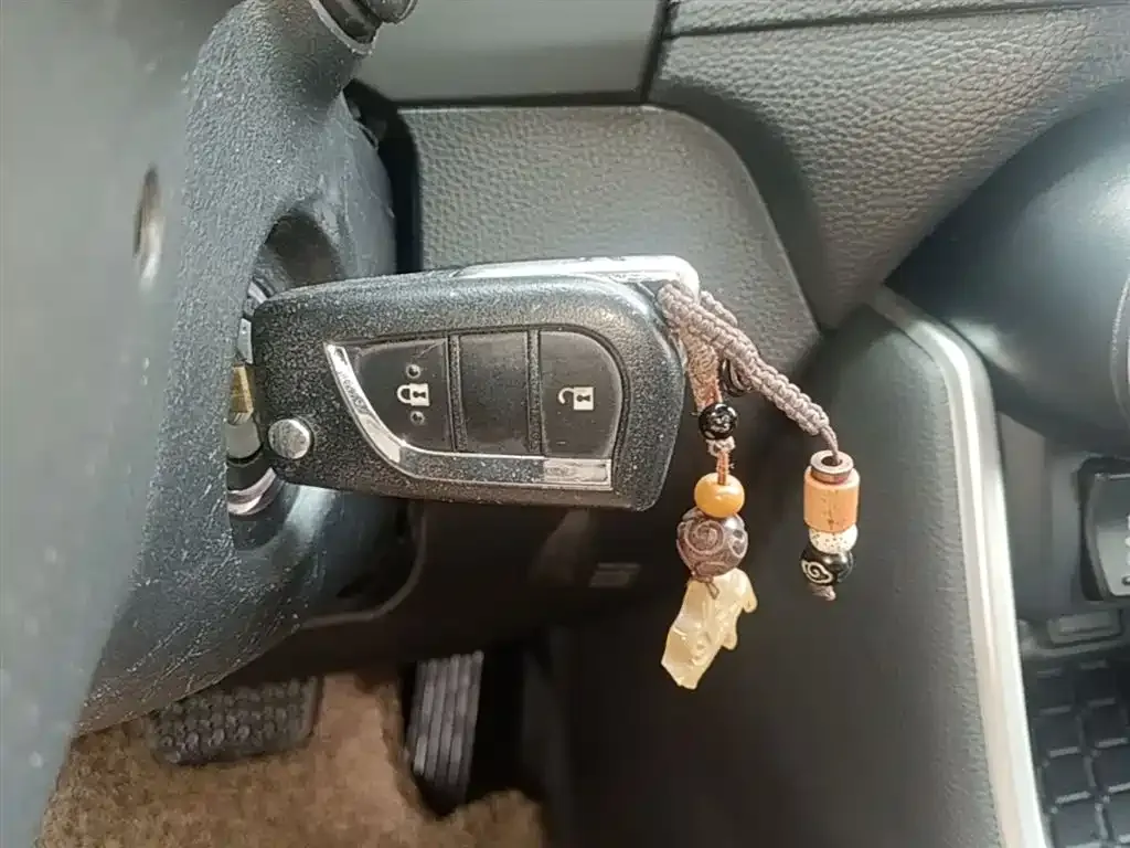 Toyota RAV4 — фото 2
