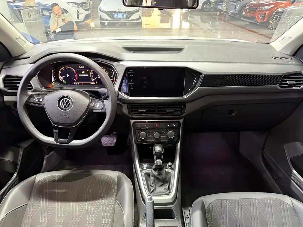 Volkswagen T-Cross — фото 10