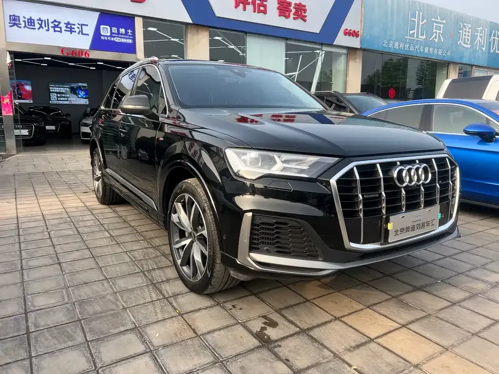 Audi Q7 — фото 10