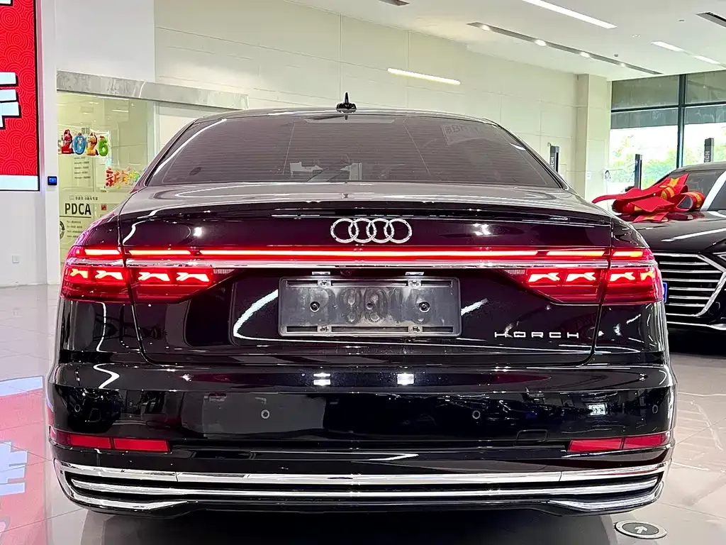 Audi A8 — фото 7