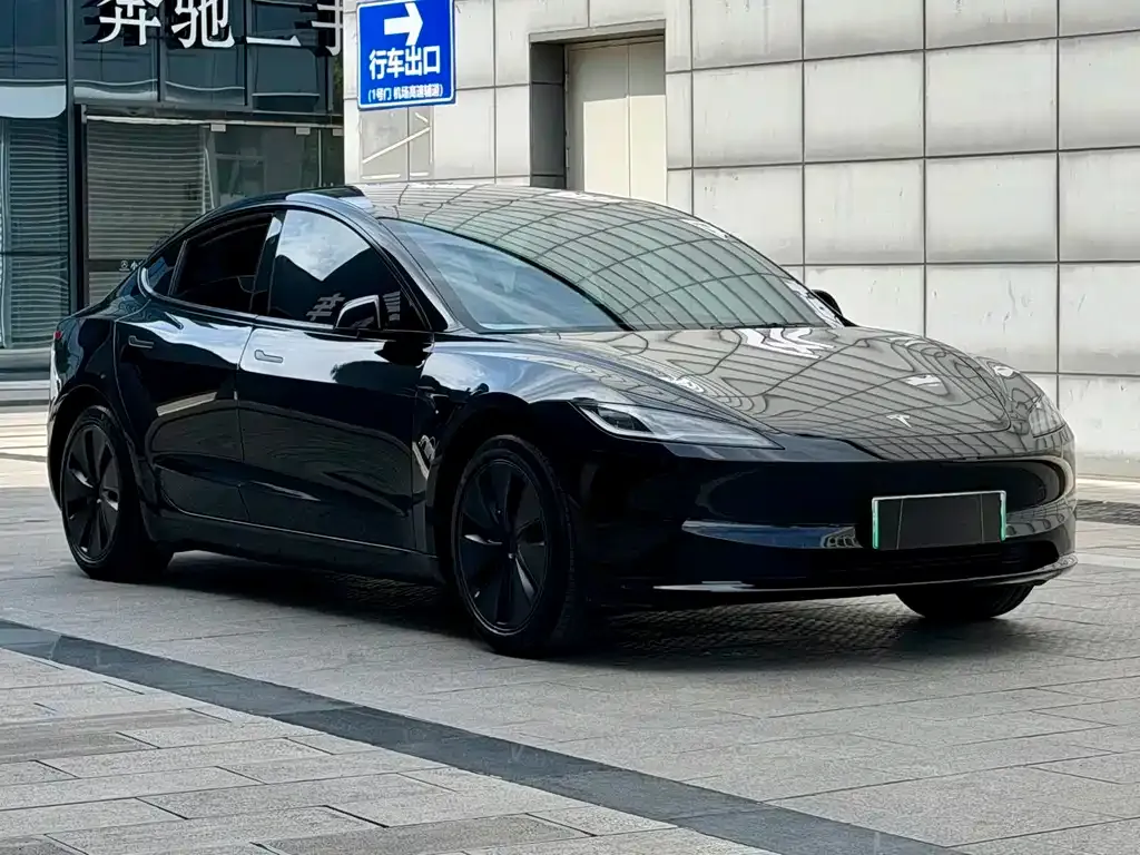 Tesla Model 3 — фото 5