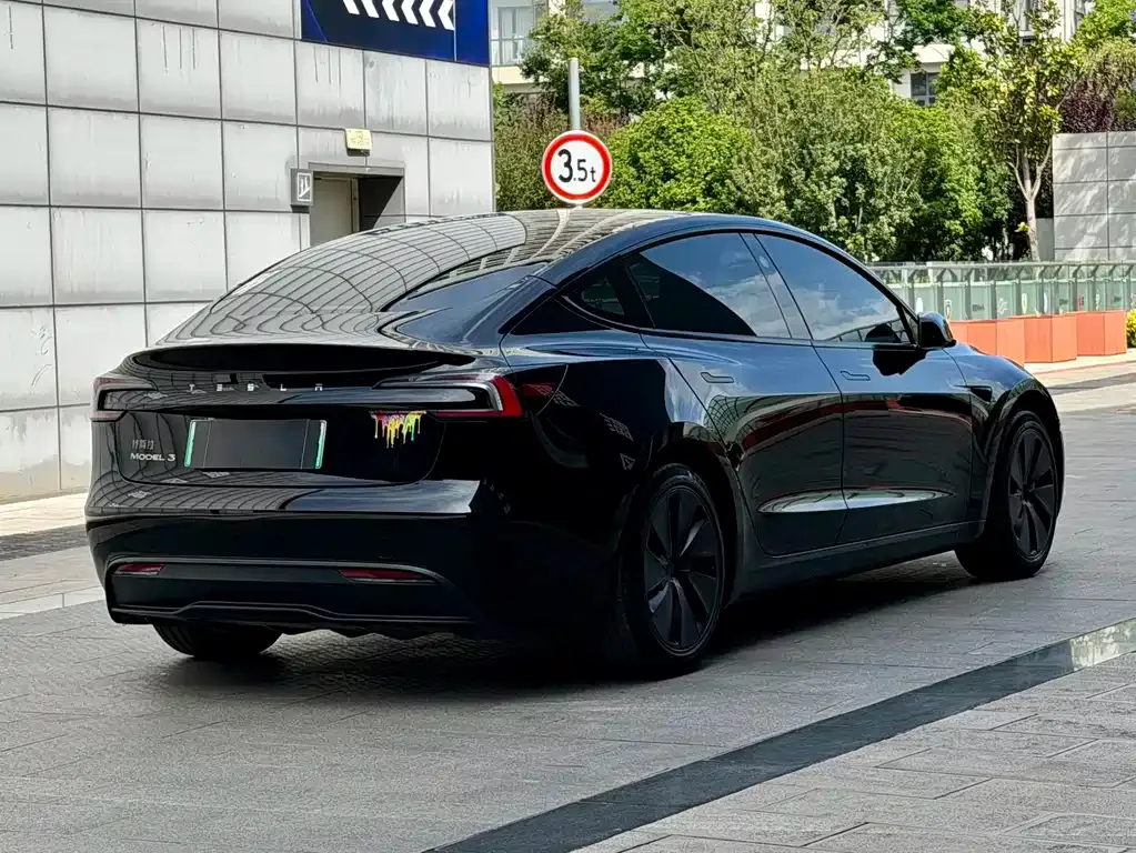 Tesla Model 3 — фото 8