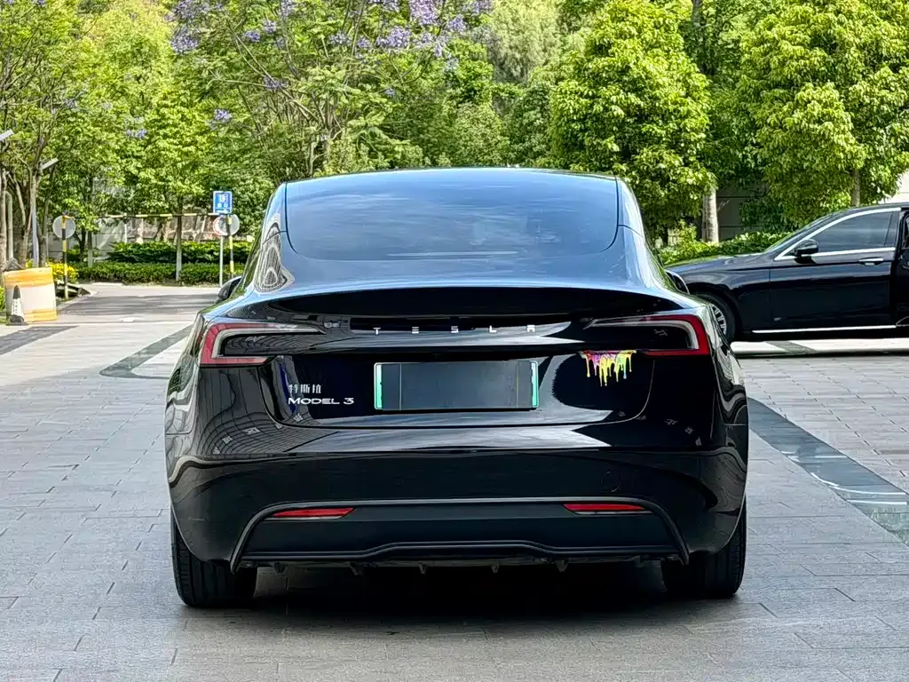 Tesla Model 3 — фото 10